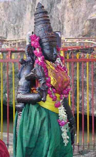 Nagas, Valli Ammai's pool